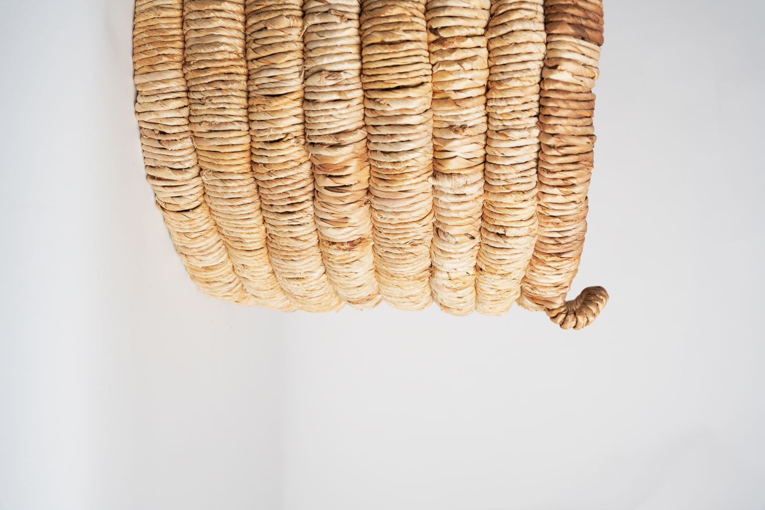 Caterpillar round basket natural brown