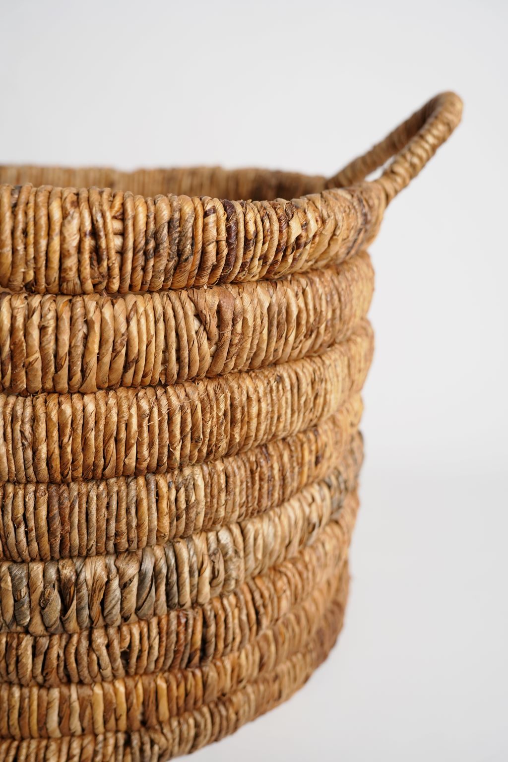 Abaca round basket dark brown